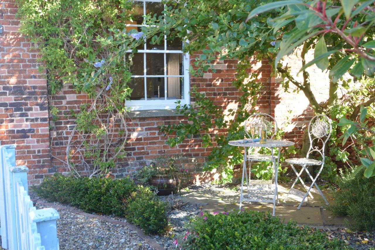 Pebble Beach Cottage, Aldeburgh Exterior foto