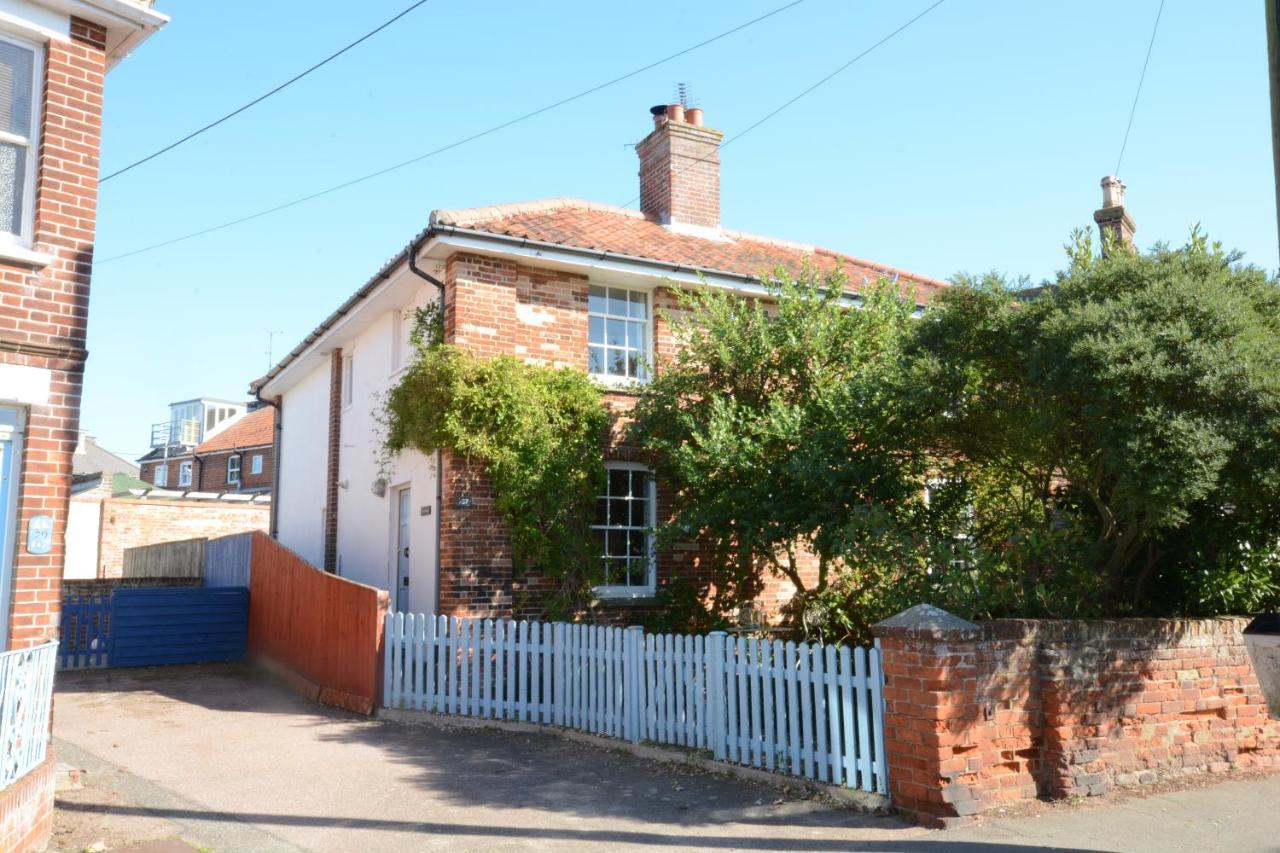 Pebble Beach Cottage, Aldeburgh Exterior foto